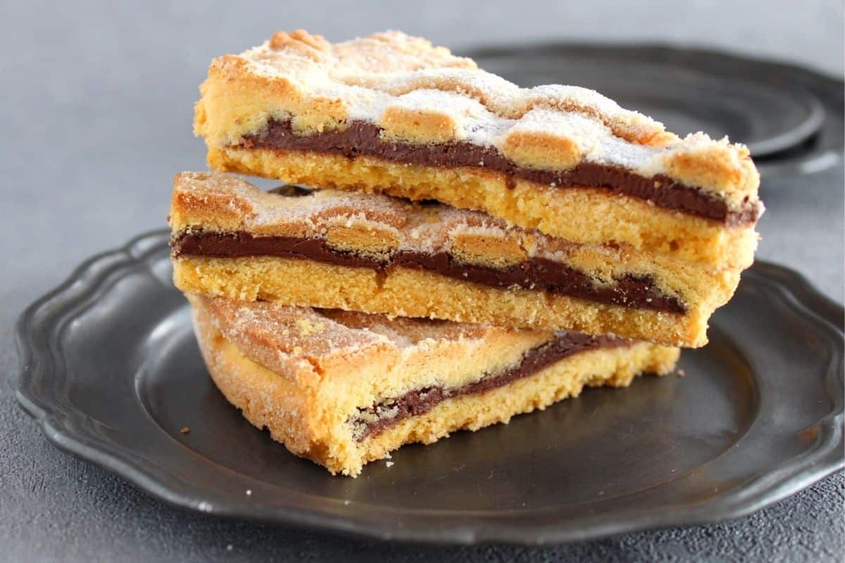 3-Slices-of-Nutella-Tart-on-a grey plate. The slices show the nutella inside the crostata